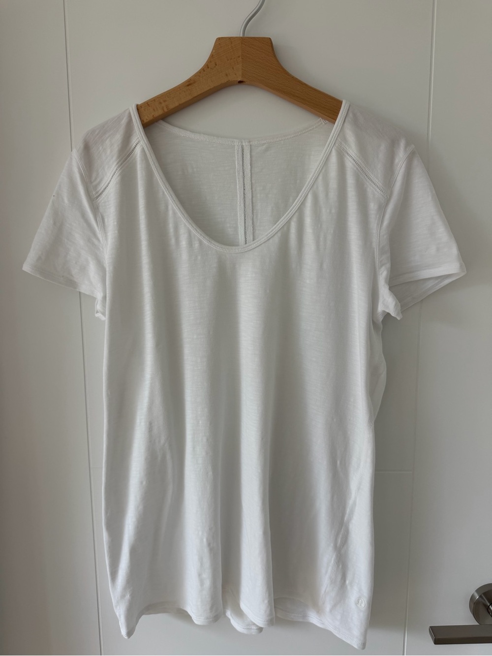 lululemon  White Scoop Neck Short Sleeve Tee